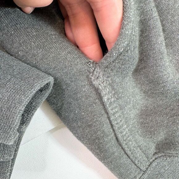 Carhartt Hoodie Mens Medium Gray Loose Fit Flag Logo Pullover Sweatshirt - Picture 2 of 9